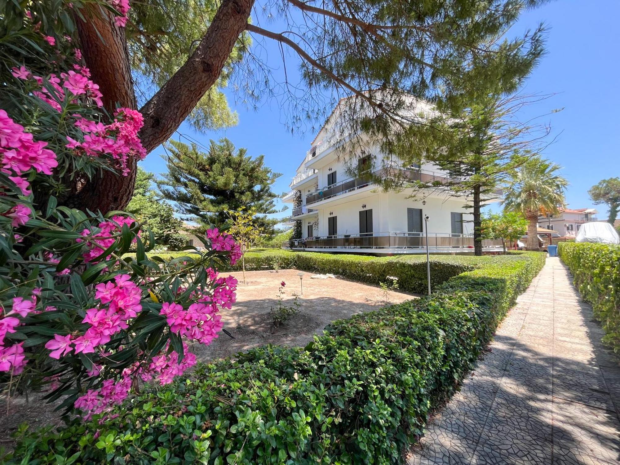 Pettas Apartments Zakynthos Town Exterior photo