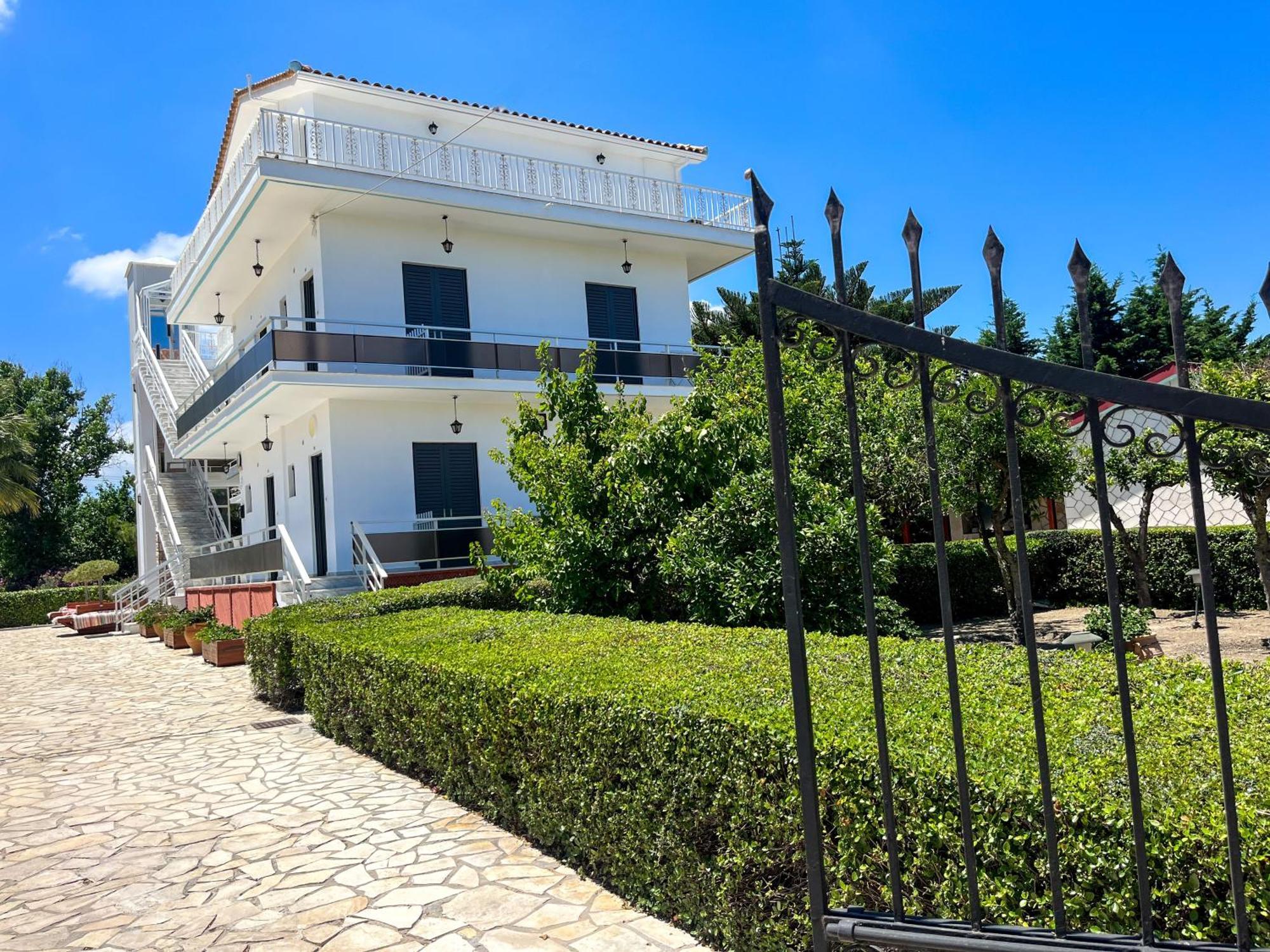 Pettas Apartments Zakynthos Town Exterior photo